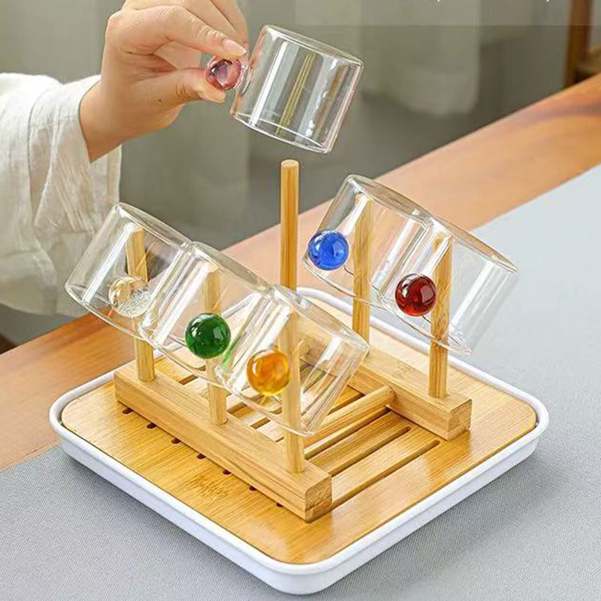 Highball Glass Set - 高品質でカラフルなガラス製ミルクカップ。丸い取っ手が付いており、エスプレッソやラテコーヒーに最適。小ぶりの計量カップやミルクピッチャーとしても使用可能。6個入りのアソートカラーセット。