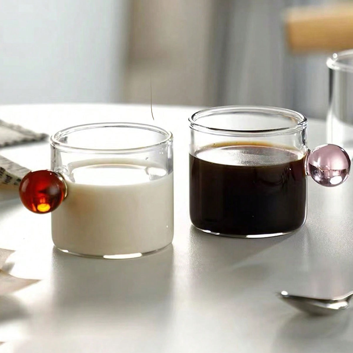 高品質でカラフルなガラス製ミルクカップ。丸い取っ手が付いてお - Highball Glass Set のレビューと価格